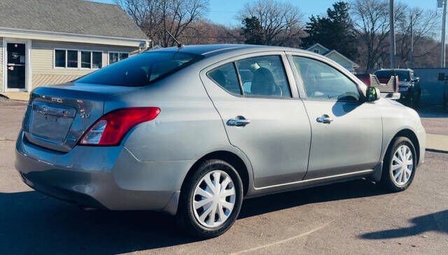 2012 NISSAN Versa