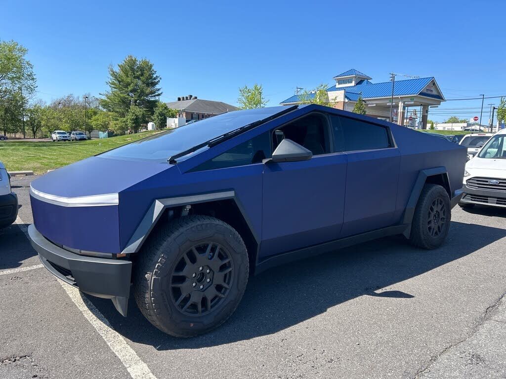 2024 TESLA Cybertruck