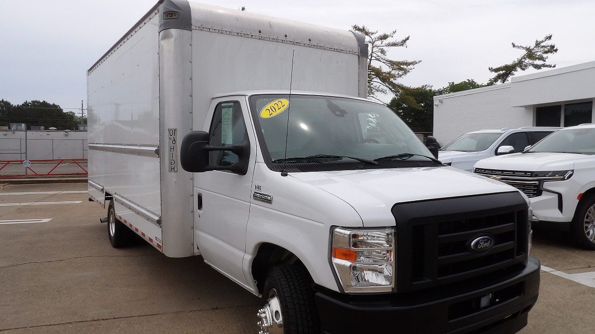 2022 FORD E-350
