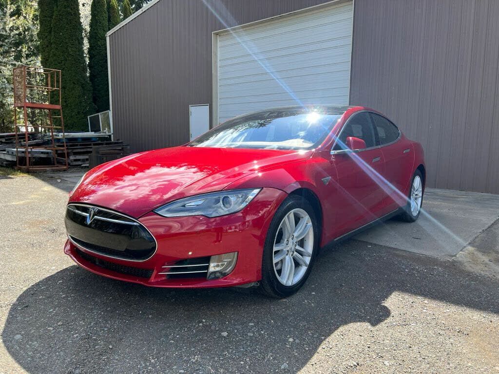 2015 TESLA Model S