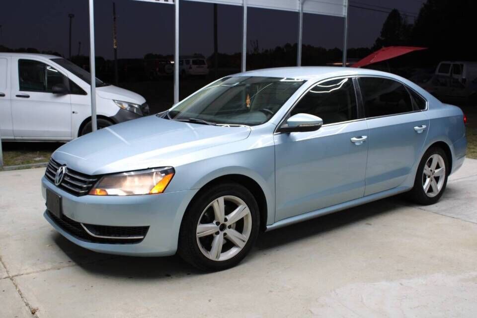 2012 VOLKSWAGEN Passat