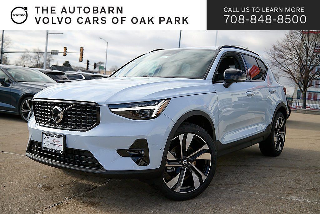 2026 VOLVO XC40