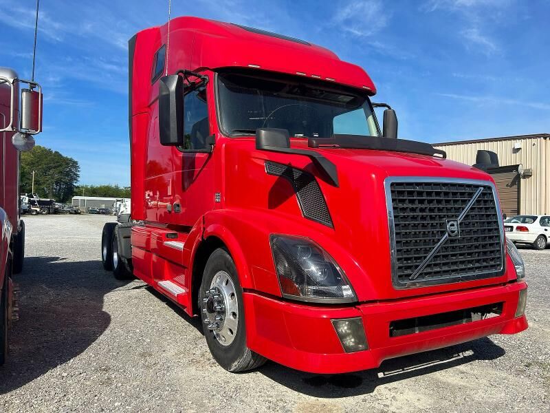 2015 VOLVO TRUCK VNL