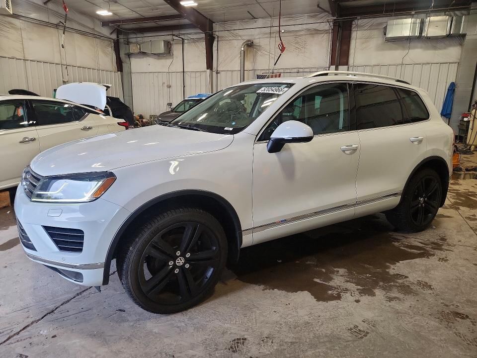 2017 VOLKSWAGEN Touareg