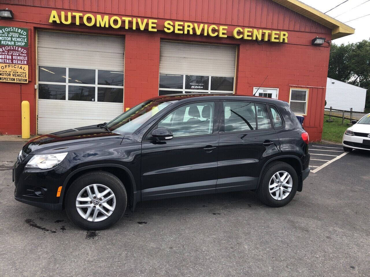 2011 VOLKSWAGEN Tiguan