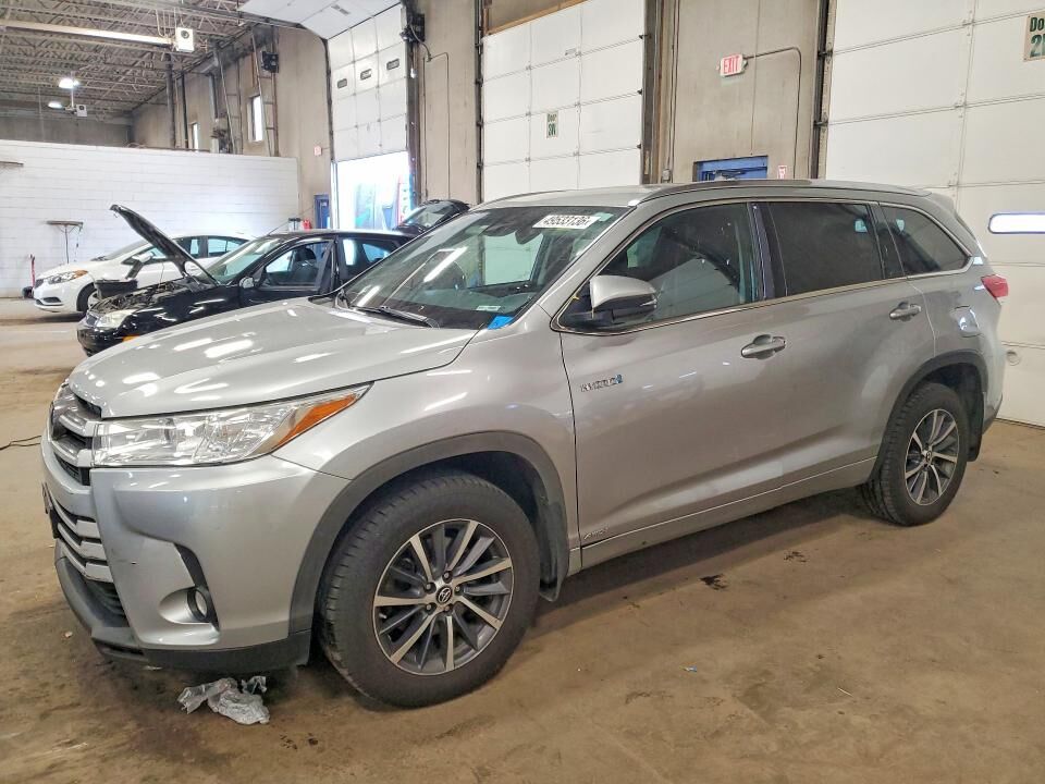 2017 TOYOTA Highlander