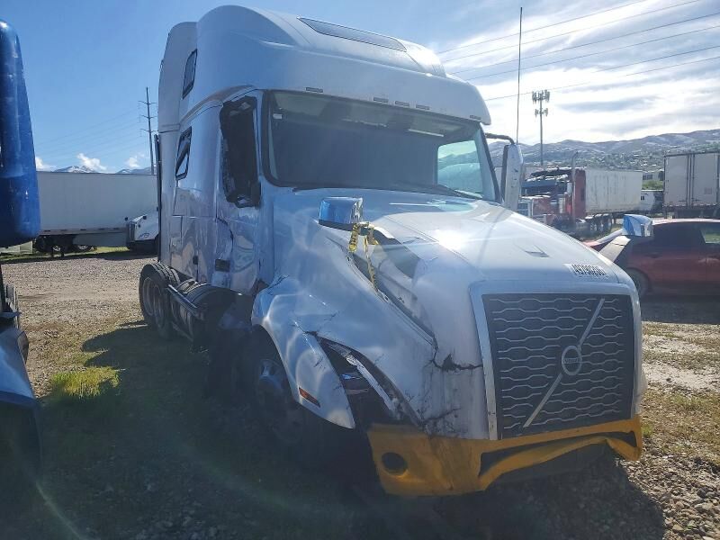 2022 VOLVO TRUCK VNL
