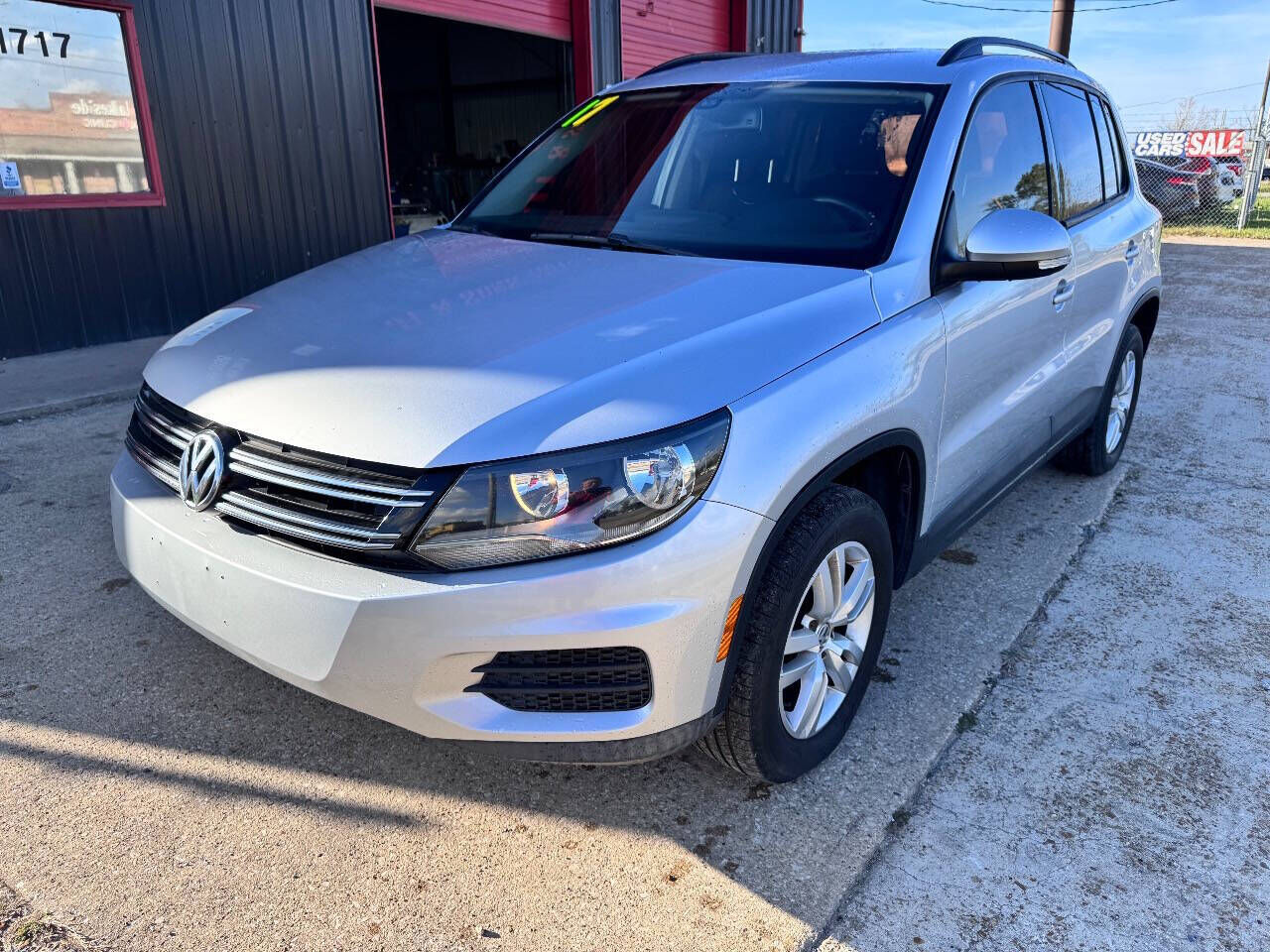 2017 VOLKSWAGEN Tiguan