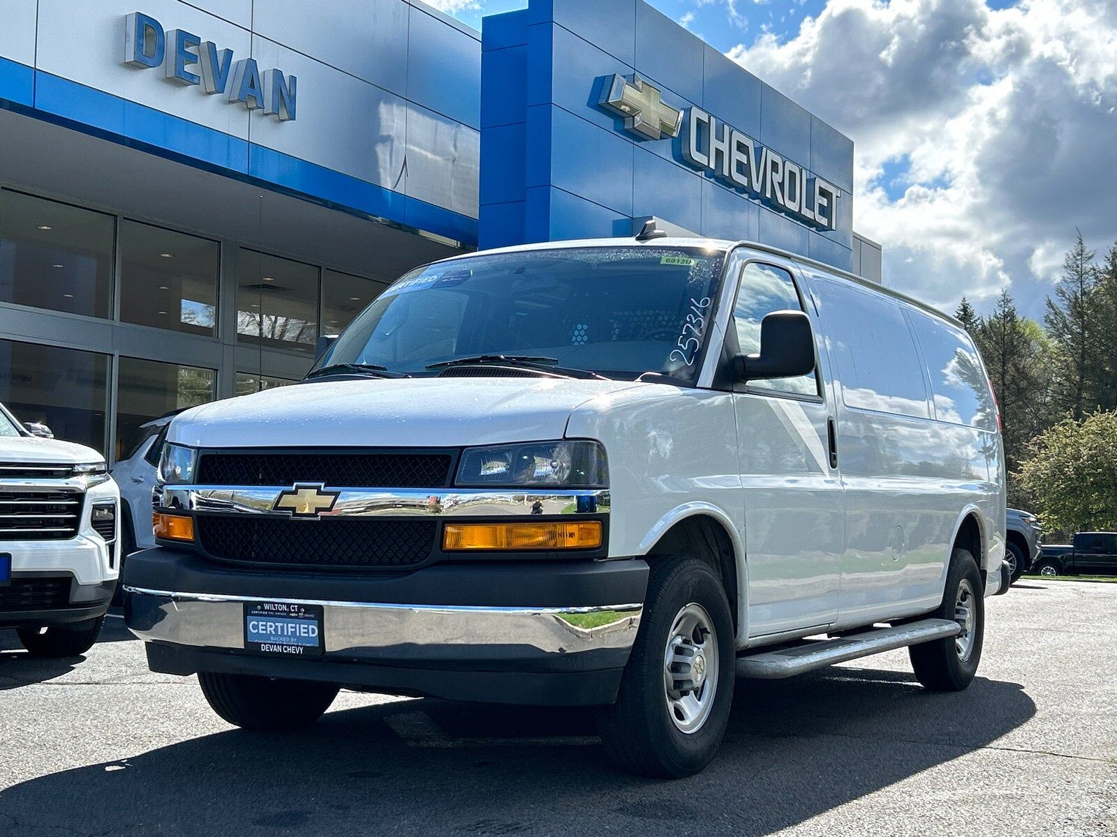2024 CHEVROLET Express