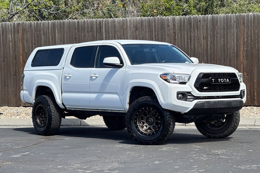 2017 TOYOTA Tacoma