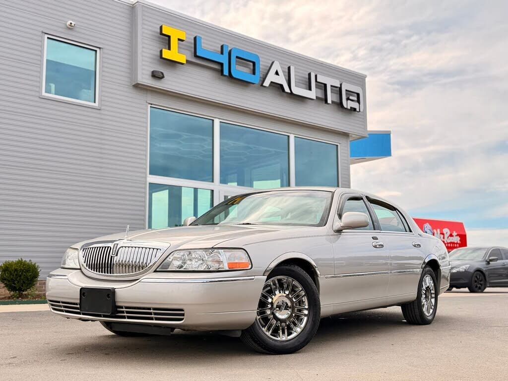 2010 LINCOLN Town Car