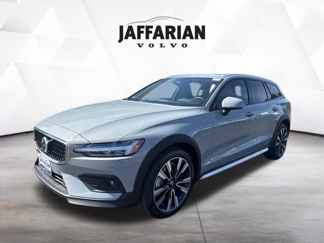 2026 VOLVO V60CC