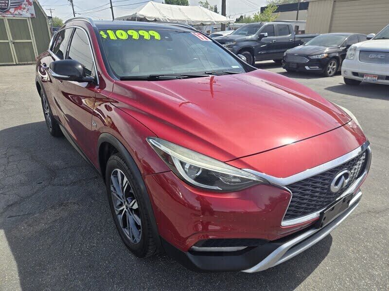 2017 INFINITI QX30