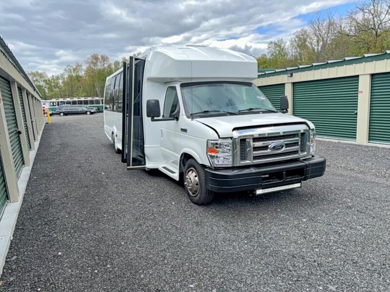 2003 FORD E-450