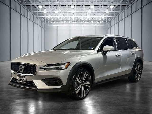 2025 VOLVO V60CC