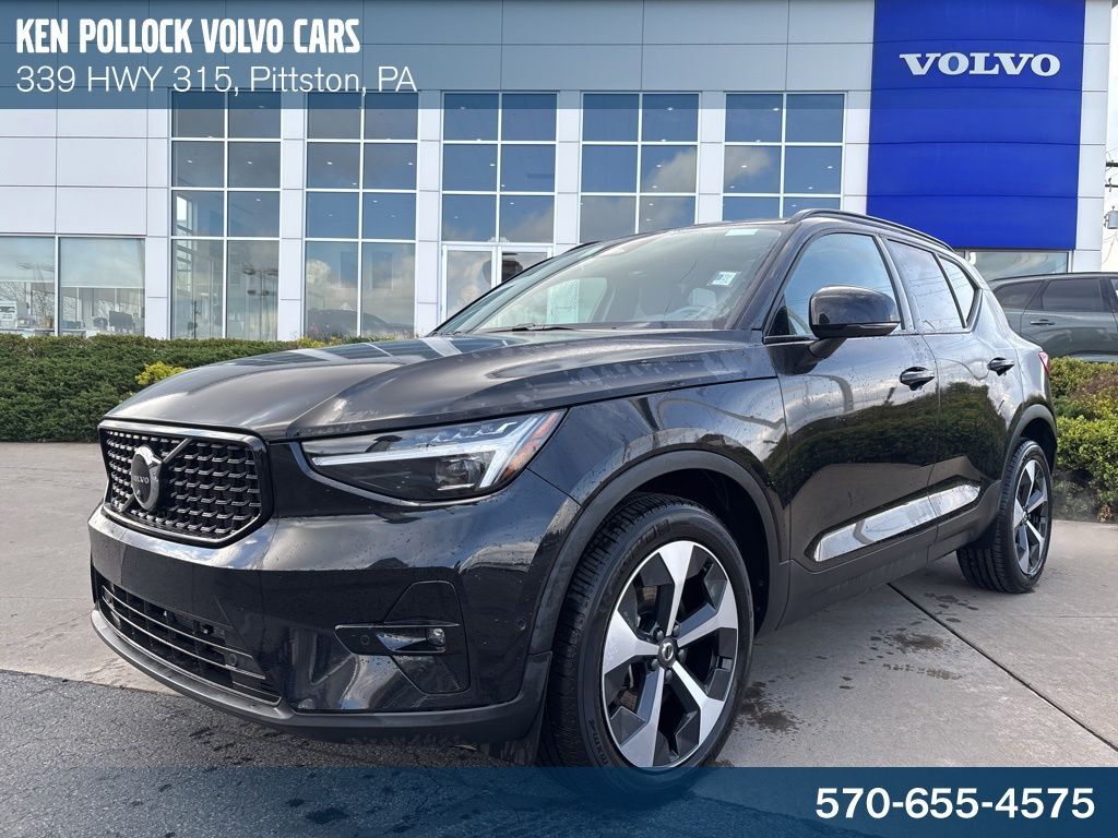 2026 VOLVO XC40