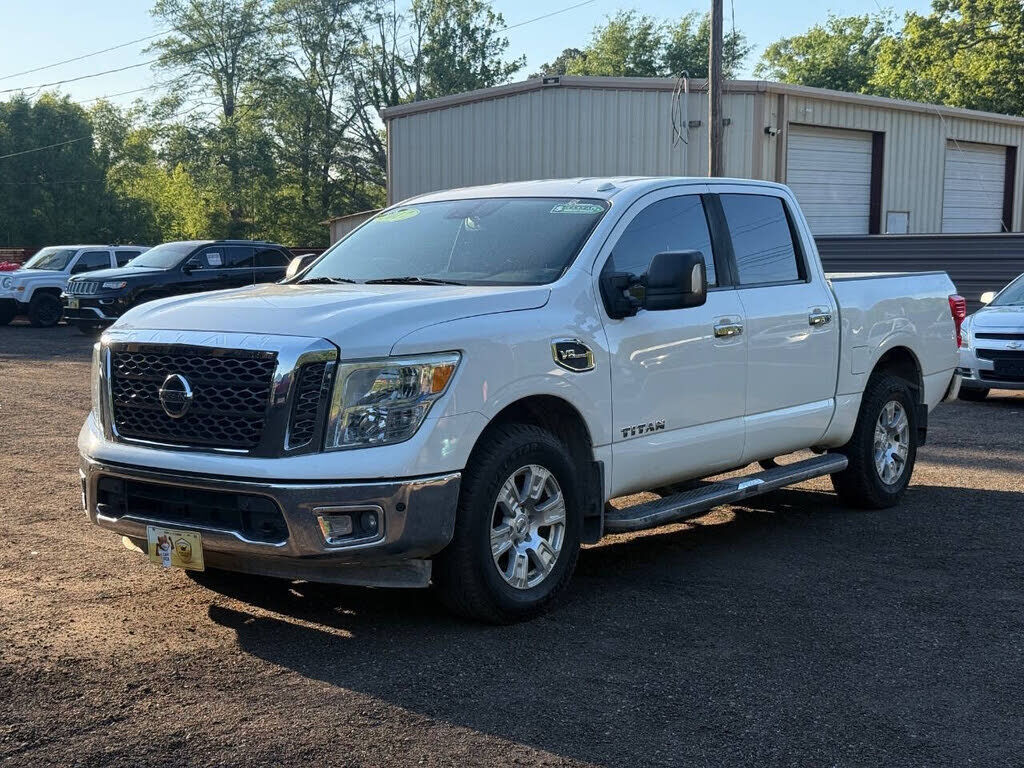 2017 NISSAN Titan