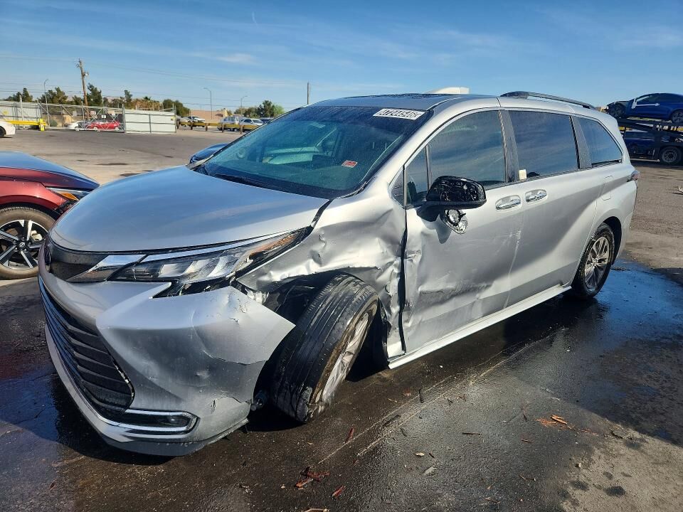 2023 TOYOTA Sienna