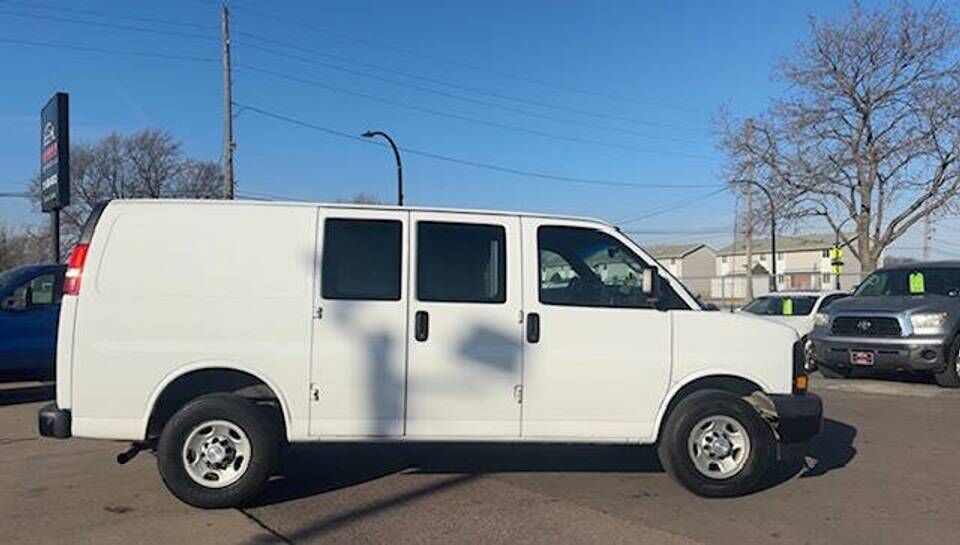 2017 CHEVROLET Express