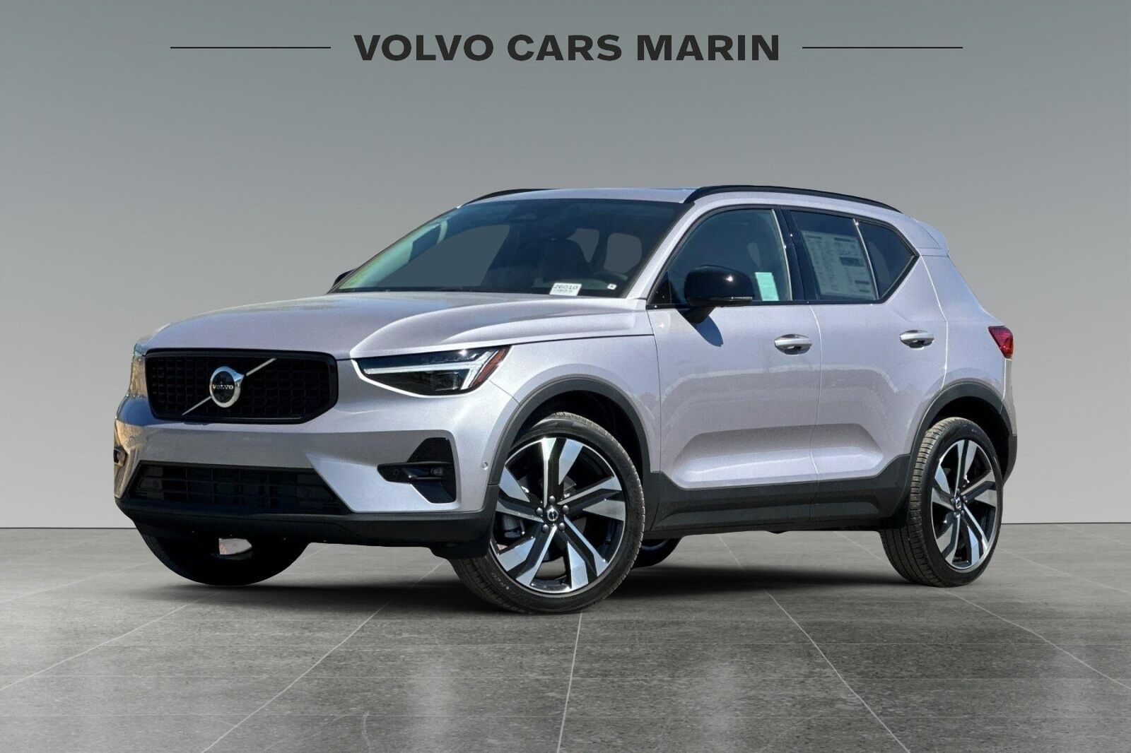 2026 VOLVO XC40