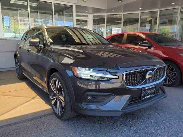 2025 VOLVO V60CC
