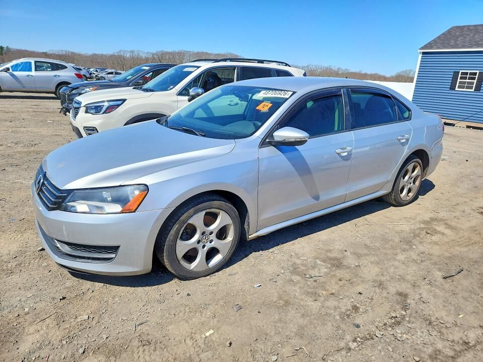2012 VOLKSWAGEN Passat