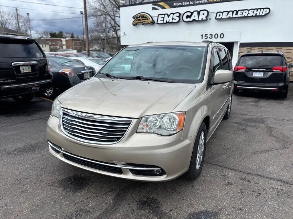 2013 CHRYSLER Town and Country