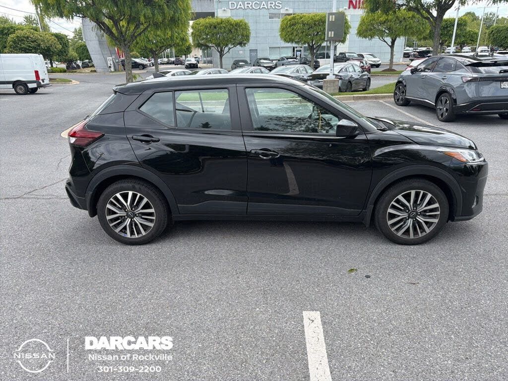 2024 NISSAN Kicks