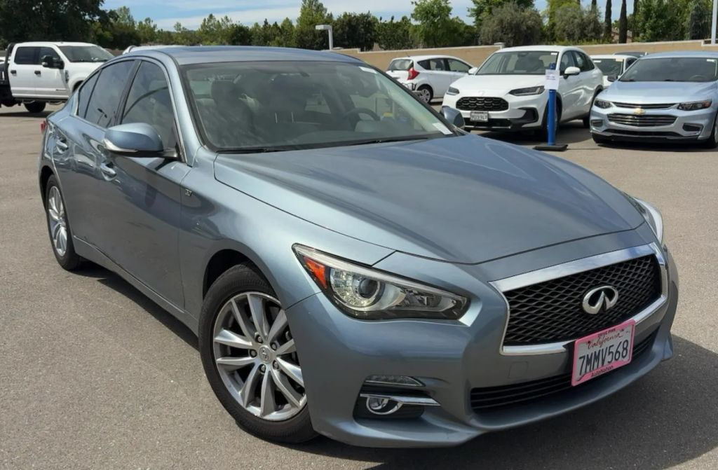 2015 INFINITI Q50