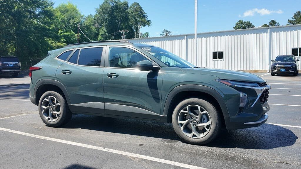 2025 CHEVROLET Trax