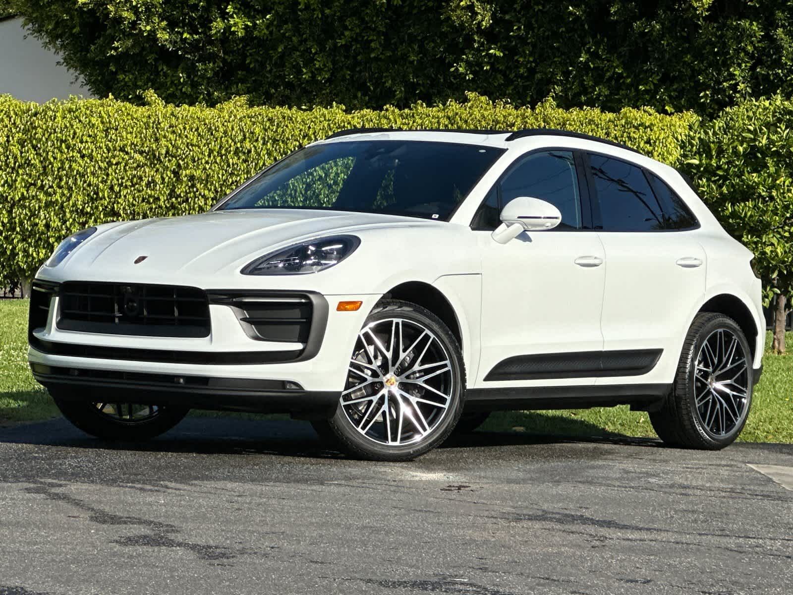 2026 PORSCHE Macan