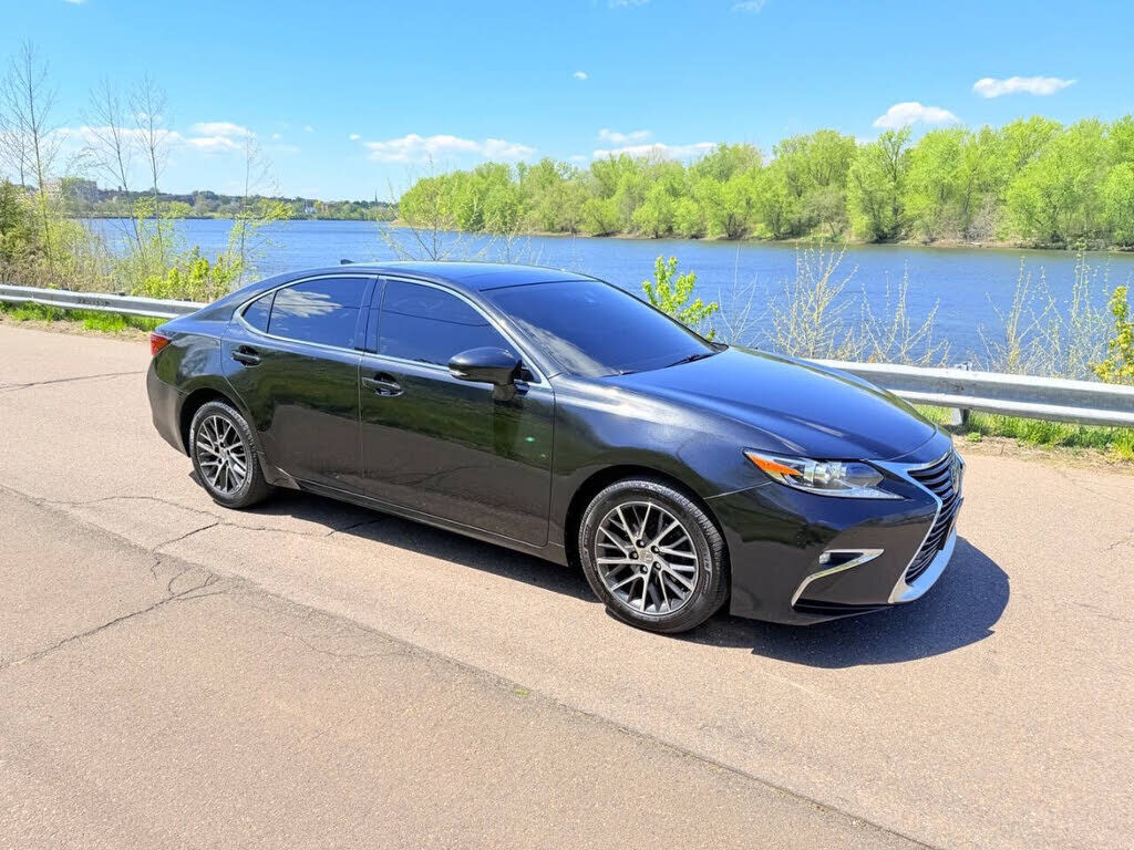2017 LEXUS ES