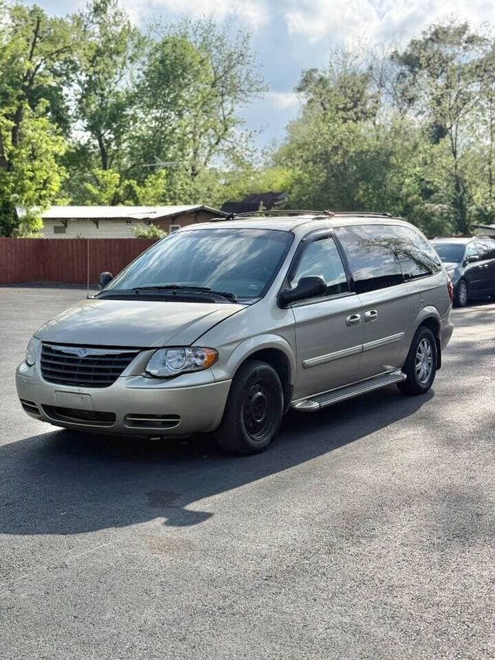 2005 CHRYSLER Town and Country