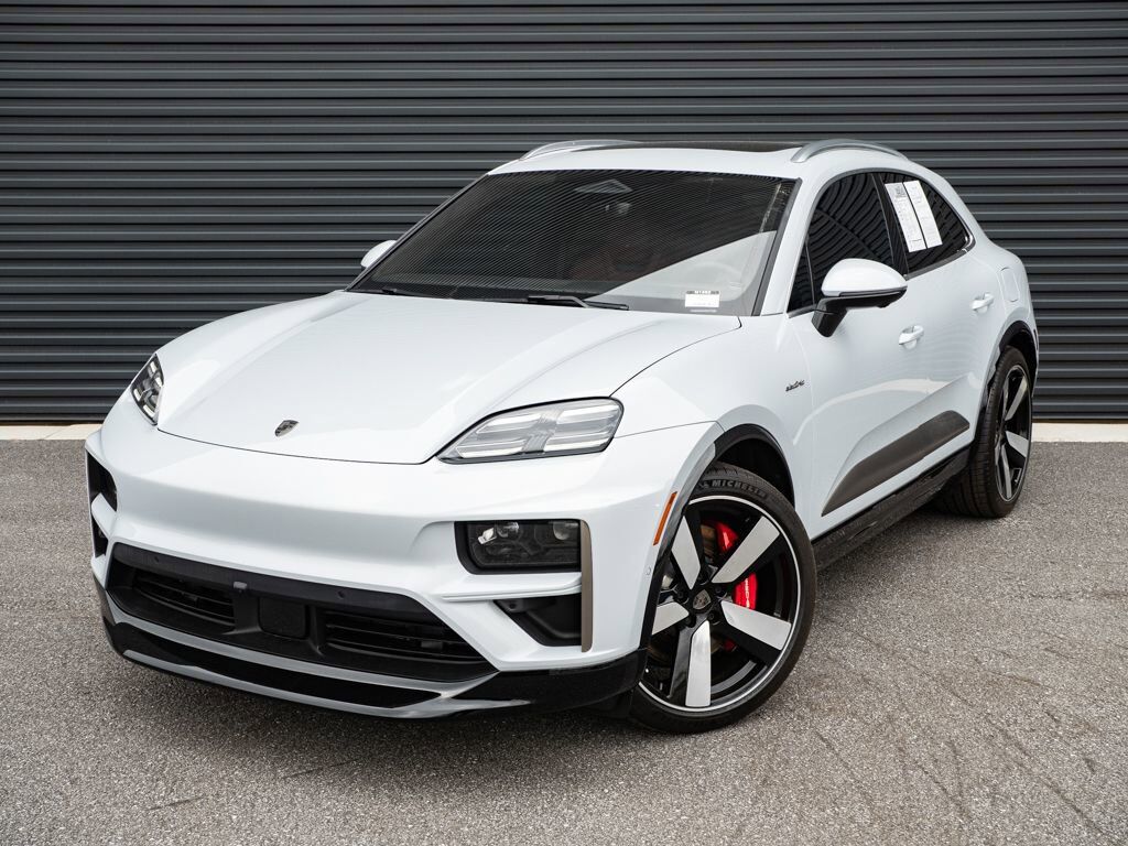 2025 PORSCHE Macan