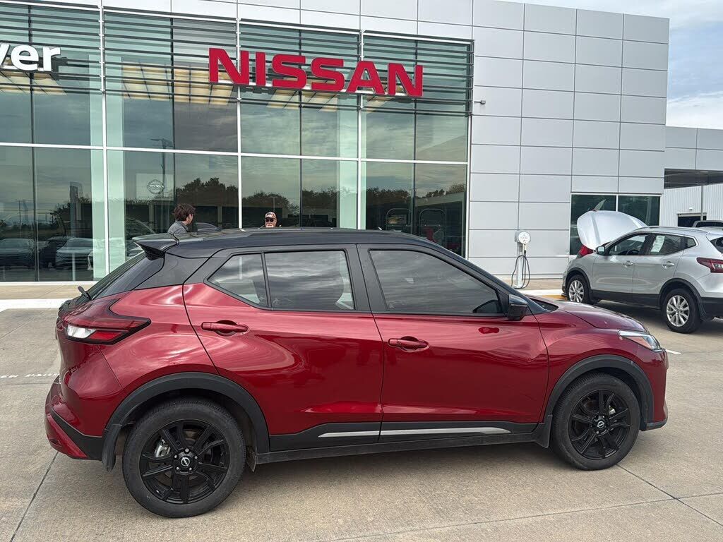 2024 NISSAN Kicks