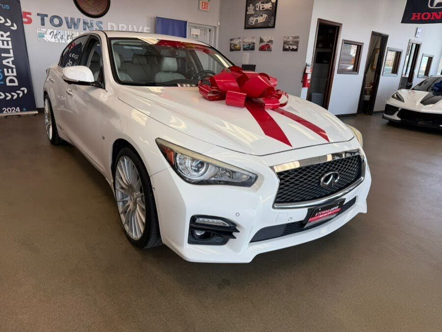 2015 INFINITI Q50