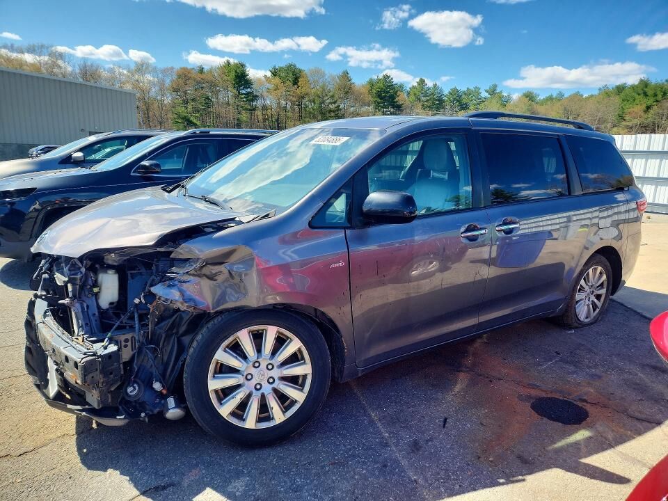 2017 TOYOTA Sienna