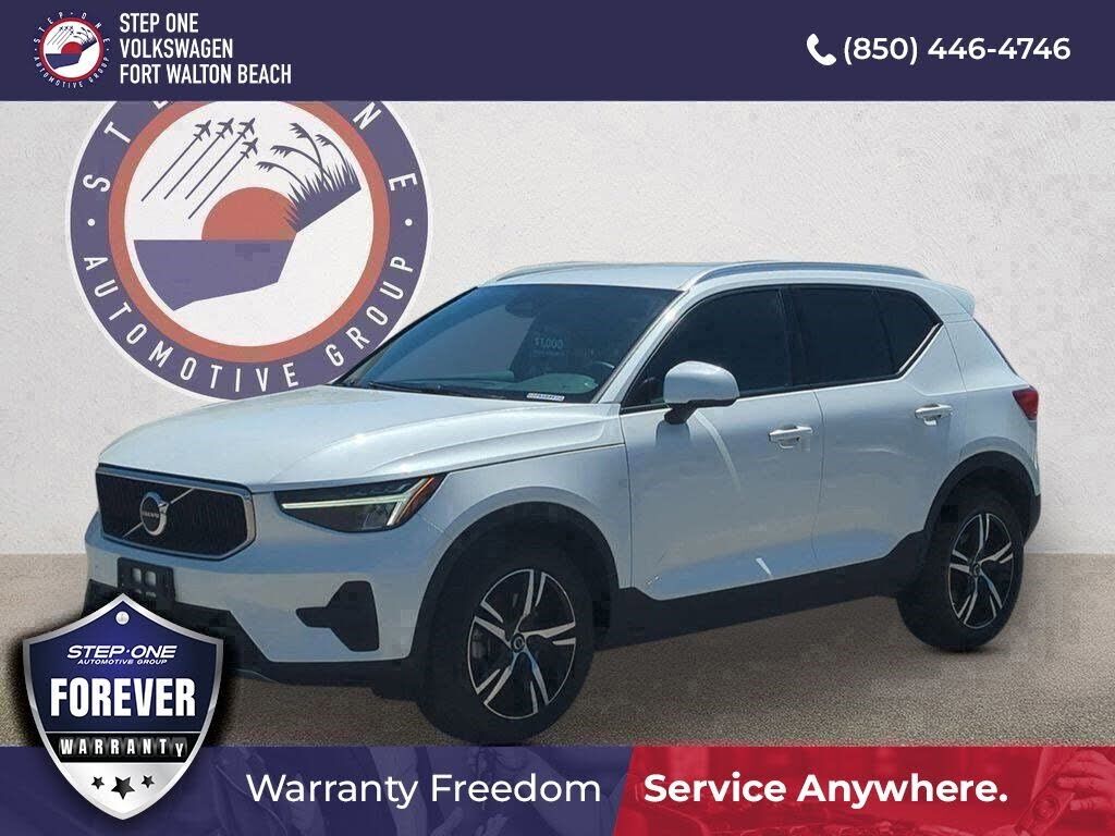 2023 VOLVO XC40