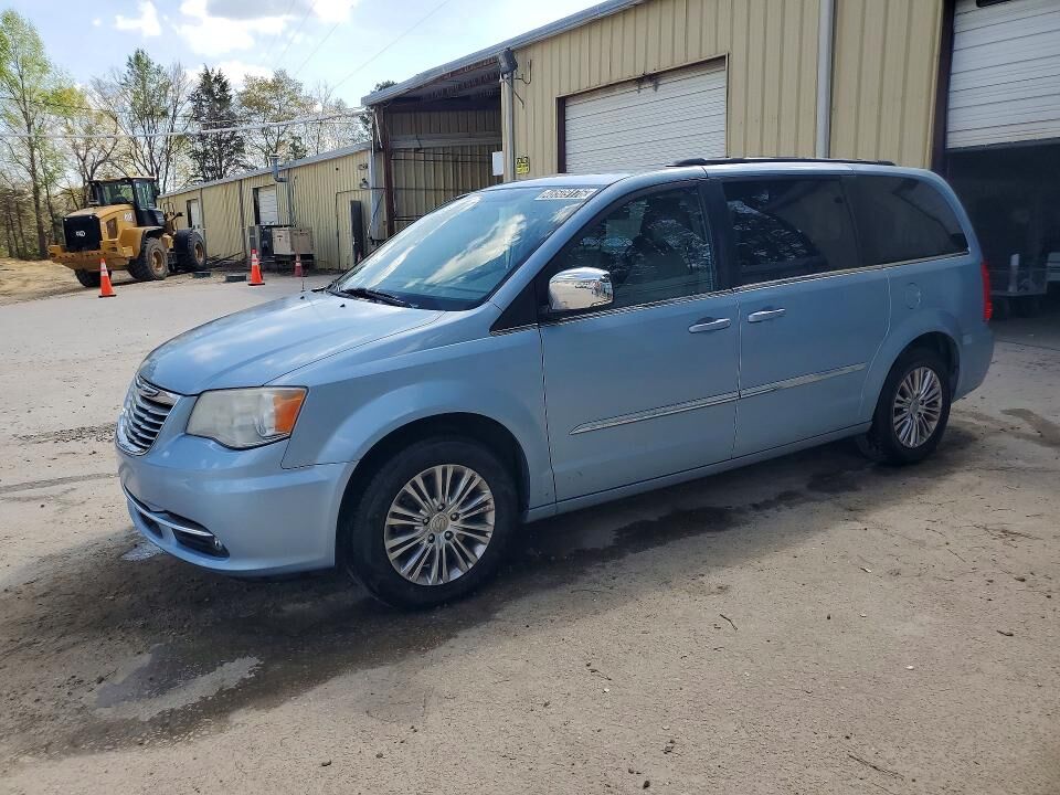 2013 CHRYSLER Town and Country