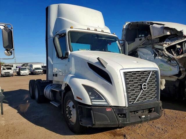 2022 VOLVO TRUCK VNL