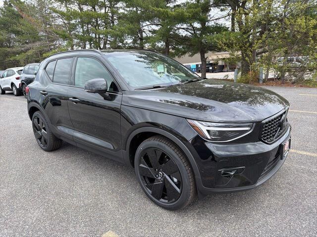 2026 VOLVO XC40