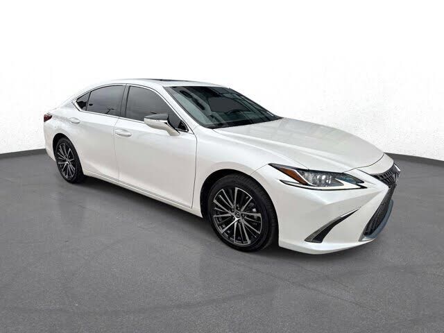 2025 LEXUS ES