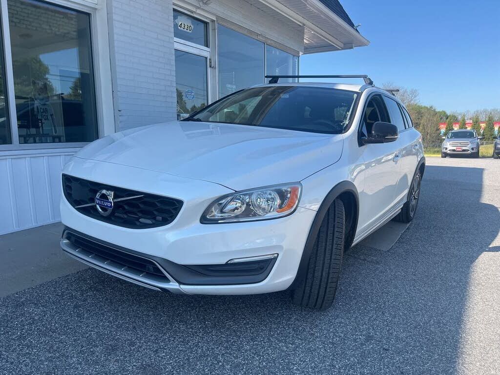 2016 VOLVO V60CC
