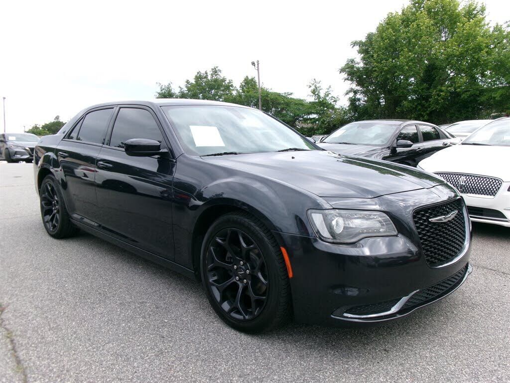 2019 CHRYSLER 300