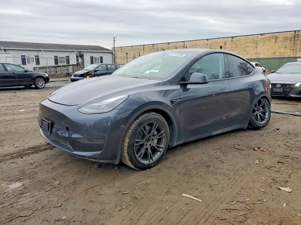 2024 TESLA Model Y