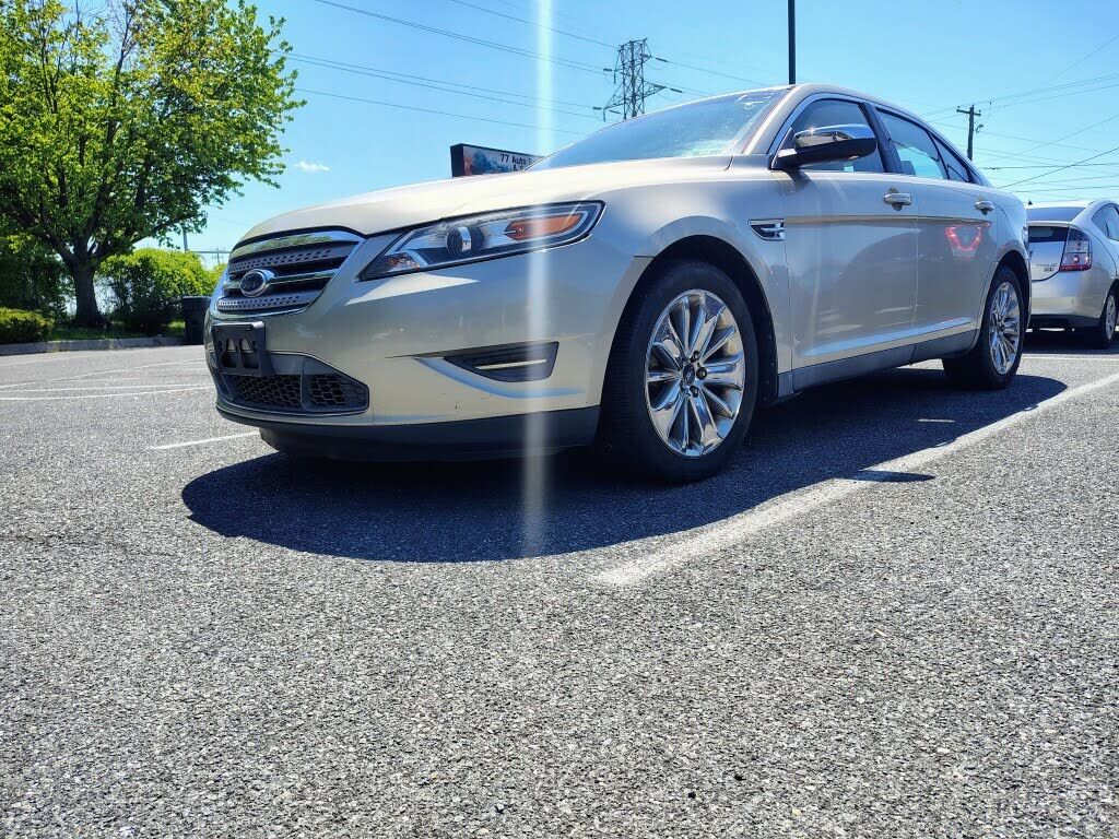 2010 FORD Taurus