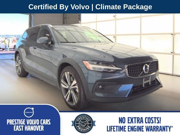 2025 VOLVO V60CC