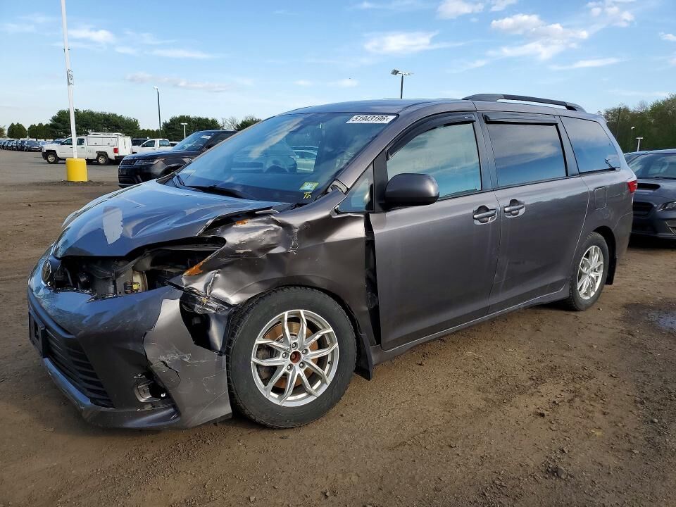 2019 TOYOTA Sienna
