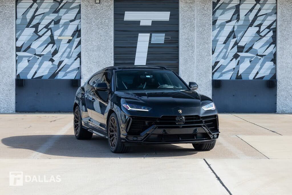 2024 LAMBORGHINI URUS