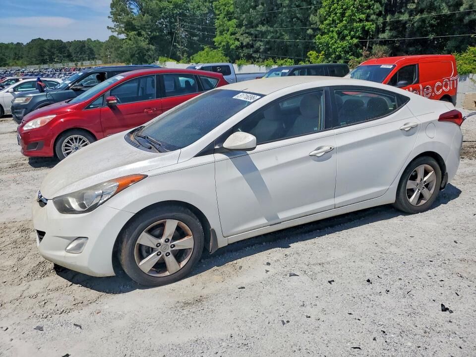 2013 HYUNDAI Elantra
